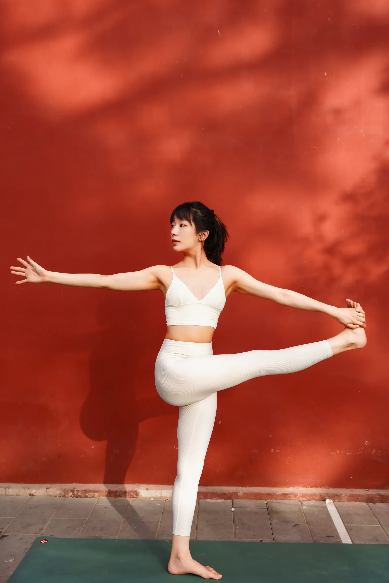 [YITUYU] 2022.12.01 Vol.2575 – Yoga and Red Wall Mengmeng#[23P]-12